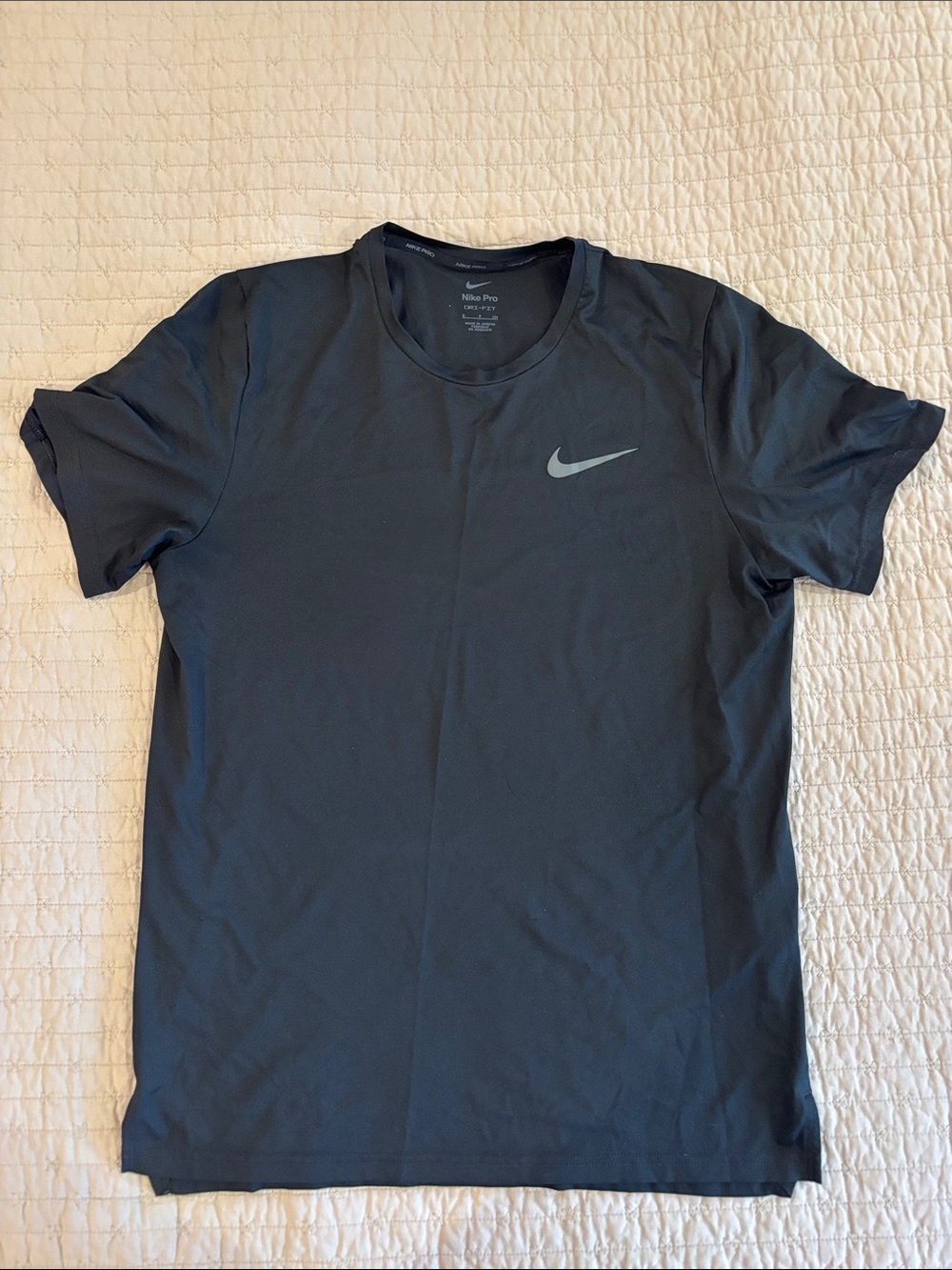 Nike Men's Black Short-Sleeve Training Tee with Gray Swoosh